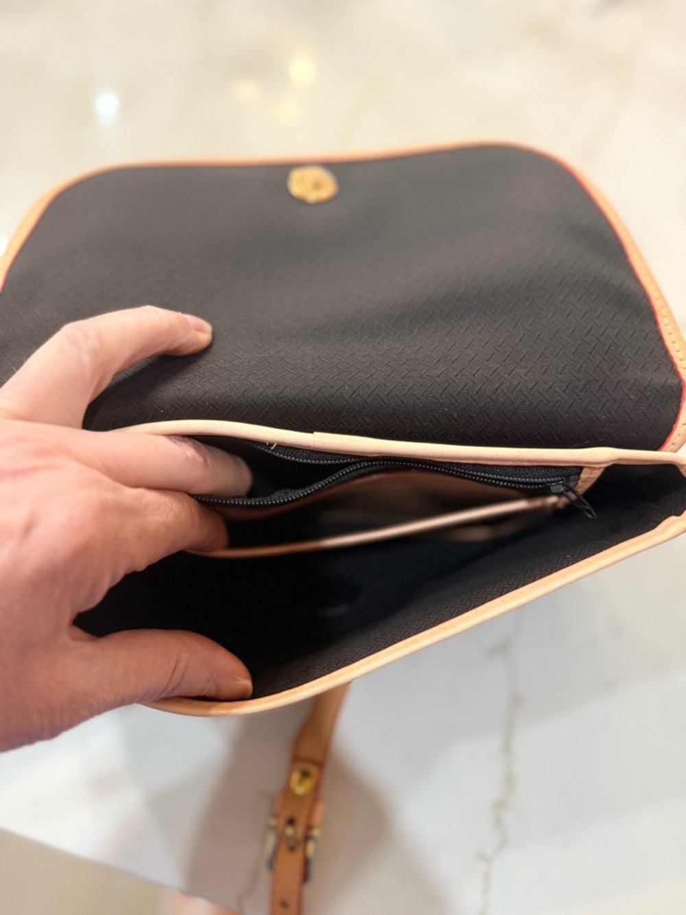 Dooney & Burke Canvas Envelope style cross body bag - Picture 5 of 6